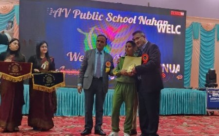 डीएवी स्कूल का वार्षिक उत्सव शिक्षा व संस्कृति का अद्भुत संगम, उपायुक्त ने मेधावी छात्रों को किया सम्मानित 