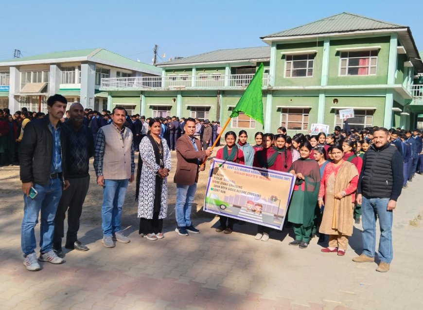 सड़क सेफ्टी सुरक्षा को लेकर गवर्नमेंट वूमेन आईटीआई नाहन ने निकाली जागरूक रैली 