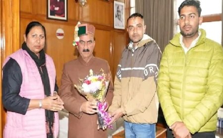 डायरेक्टर HP सिविल सप्लाई कारपोरेशन नसीमा बेगम ने सीएम से मुलाक़ात कर पावंटा को पुलिस जिला बनाने की उठाई  मांग  