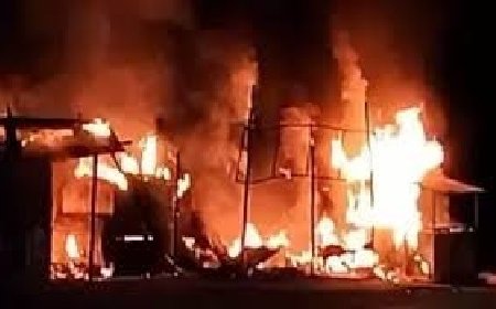 बद्दी के लक्कड डिपो के पास दुकानों में लगी आग,तीन दुकानों में रखा लाखों का सामान जलकर राख  