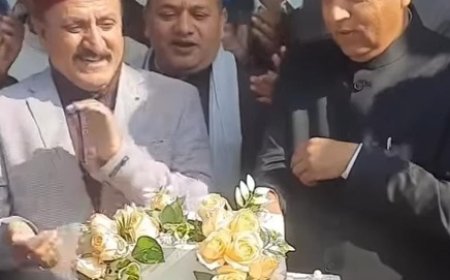 पूर्व सीएम जयराम ठाकुर ने भाजपा कार्यकर्ताओं के साथ 60 किलो का केक काटकर मनाया 60वां जन्मदिन 