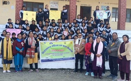 कोट स्कूल में दी मासिक धर्म स्वच्छता की जानकारी, सेनिटरी पैड भी बांटे