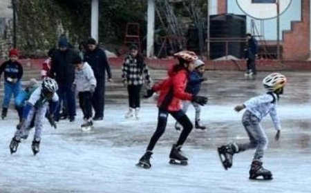 एक हफ्ते के इंतजार के बाद शिमला आइस स्केटिंग रिंक में बच्चों, युवाओं ने  उठाया स्केटिंग का लुत्फ 