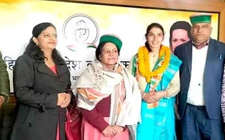 देश की सबसे कम उम्र की पंचायत प्रधान रही जबना चौहान कांग्रेस पार्टी में शामिल 