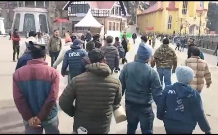 रिज पर हरियाणा के पर्यटकों का हुड़दंग, टैक्सी चालक के साथ गाली ग्लोच के बाद हाथापाई