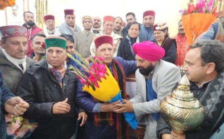 भाजपा प्रदेश अध्यक्ष डॉ राजीव बिंदल का कार्यकर्ताओं ने बनाया जन्मदिन