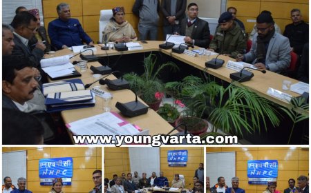 जनहित में चलाई जा रही सरकारी योजनाओं को आपसी समन्वय के साथ पात्र लोगों तक पहुंचाएं अधिकारी : शोभा करंदलाजे