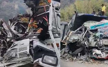 ट्रक और टिप्पर में  जोरदार टक्कर,हादसे में ट्रक चालक की मौत,टिप्पर चालक घायल