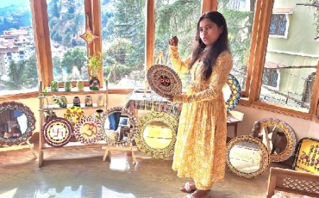 अमीरों के ड्राइंगरूम की शोभा बढ़ा रही आदिवासी मजदूर की बेटी वनिता की कलाकृतियां