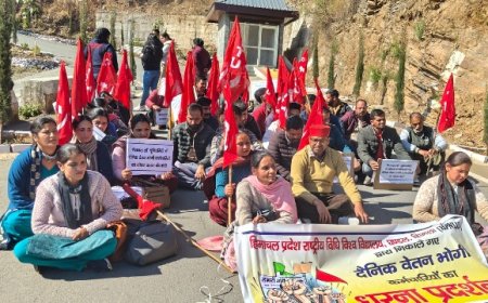 कर्मचारियों को गैर कानूनी तरीके से नौकरी से निकालने के खिलाफ सीटू ने किया प्रदर्शन 