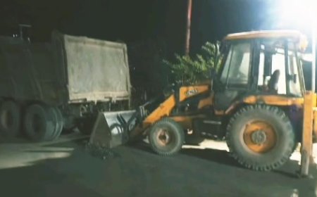 जेसीबी मशीन से टकराई उत्तराखंड परिवहन की बस, एनएच 07 पर हुआ हादसा