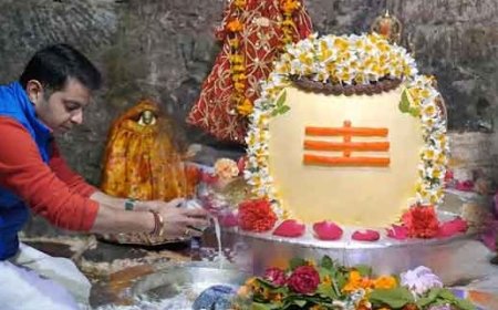 मंडी के छोटी काशी में  शिवरात्रि के कारज शुरू,  बाबा भूतनाथ मंदिर के शिवलिंग पर चढ़ा माखन