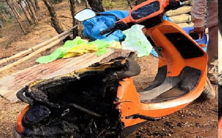 हमीरपुर के मासियाना घाट के पास अचानक आग भड़कने से स्कूटर जलकर राख 