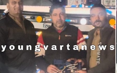 ईमानदारी : HRTC की देहरादून से मनाली जा रही बस में चालक-परिचालक ने यात्री को लौटाया खोया पर्स व मोबाइल