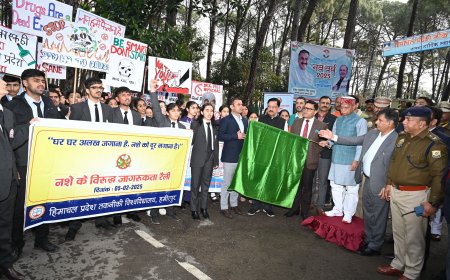 नशा मुक्त हिमाचल-स्वस्थ हिमाचल नशे के विरूद्ध जागरूकता रैली को राज्यपाल ने झण्डी दिखाकर किया रवाना