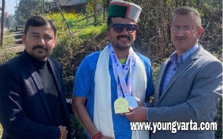 पैरा-ओलंपिक एथलेटिक्स मीट में भारत का प्रतिनिधित्व कर स्वर्ण पदक विजेता वीरेंद्र सिंह को उपायुक्त ने किया सम्मानित 