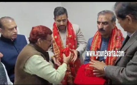 सीएम सुक्खू के साथ लोक निर्माण मंत्री विक्रमादित्य ने श्री नैना देवी मंदिर में की पूजा अर्चना