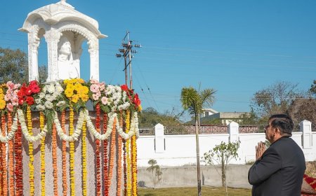 प्रो. (डॉ.) सिम्मी अग्निहोत्री की पुण्यतिथि पर उपमुख्यमंत्री ने प्रतिमा पर श्रद्धासुमन किए अर्पित 
