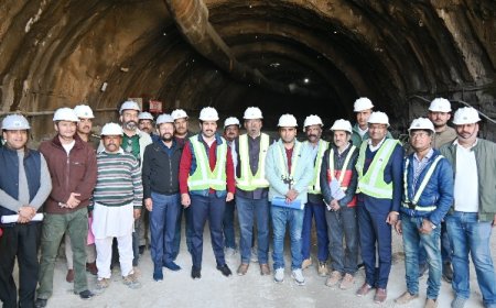 लोक निर्माण मंत्री ने फोरलेन पर निर्मित भाड-रंघाव टनल का किया निरीक्षण