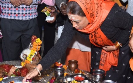  राष्ट्रीय खेलों का सफल और भव्य आयोजन के बाद खेल मंत्री रेखा आर्या ने टपकेश्वर महादेव और मां गंगा का किया पूजन