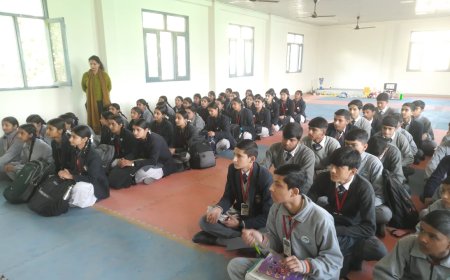 स्कूली छात्रों के लिए मेडिकल साइड में कैरियर गाइडेंस शिविर आयोजित