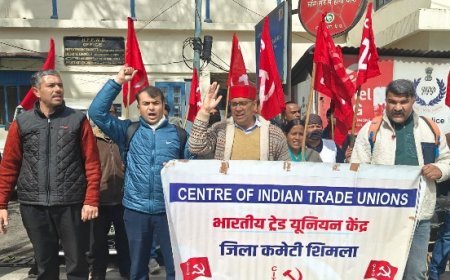 सीटू ने ढली से कुफरी तक के कई तहबजारियों को उजाड़ने के खिलाफ एसडीओ कार्यालय के बाहर प्रदर्शन किया 