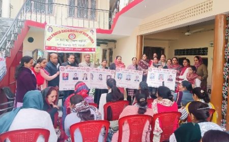 शिक्षा व अन्य क्षेत्रों में सराहनीय उपलब्धियों के लिए चैंपियन बेटियों को गौरव पट्टिकाएं एवं नेम प्लेट्स से मिला सम्मान