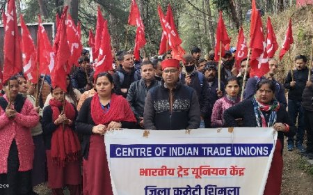 स्वास्थ्य एवं पुनर्वास अस्पताल शिमला के मजदूरों ने अपनी मांगों को लेकर अस्पताल परिसर के बाहर किया प्रदर्शन 