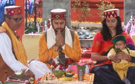 उपायुक्त मंडी ने बावा भूतनाथ मंदिर में सपरिवार की पूजा अर्चना