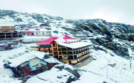 चूड़धार समेत सिरमौर की ऊँची पर्वत श्रृंखलाओं में दो दिन से बर्फबारी का दौर जारी