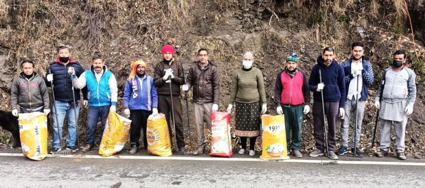 ढाई घंटे रोज, स्वच्छता की डोज , एसडीएम की अगुवाई में विशेष टीम चला रही स्वच्छता अभियान