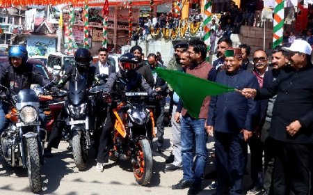 उपमुख्यमंत्री ने रोड सेफ्टी रैली को हरी झंडी दिखाकर किया रवाना