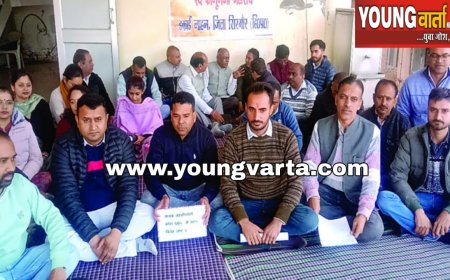 पटवारी-कानूनगो को मिला पंचायत प्रतिनिधियों और सेवानिवृत कर्मियों का साथ 