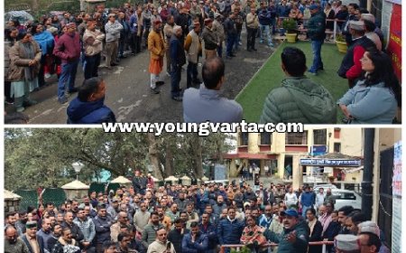 प्रदेश विश्वविद्यालय तथा गैर शिक्षक कर्मचारी वर्ग ने विश्वविद्यालय कुलपति कार्यालय के बाहर दिया धरना प्रदर्शन