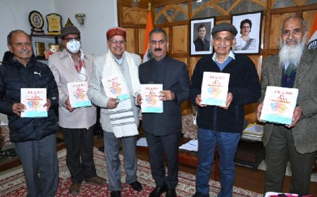 सीएम ने डॉ अरूण शर्मा की पुस्तक "फ्रॉड इन फाइल्स-ए कम्पेंडियम ऑफ केस स्टडीज "का किया विमोचन