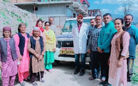 गिरिपार के अजरोली पंचायत में एमएमयू कैंप में स्वास्थ्य जांच के साथ ग्रामीणों को करवाया योगाभ्यास : डॉ इंदु शर्मा