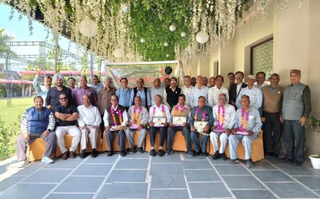 उम्रदराज सेवानिवृत्त कर्मियों को फ्रेंड्स ऑफ फॉरेस्ट सिरमौर ने किया सम्मानित