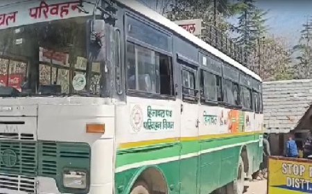 दर्दनाक : सड़क पार कर रही बुजुर्ग महिला को एचआरटीसी बस ने कुचला मौके पर ही मौत