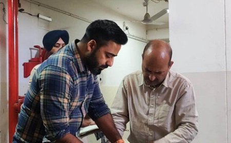 उपायुक्त ने ईवीएम और वीवीपैट मशीनों के वेयर हाउस का किया त्रैमासिक निरीक्षण