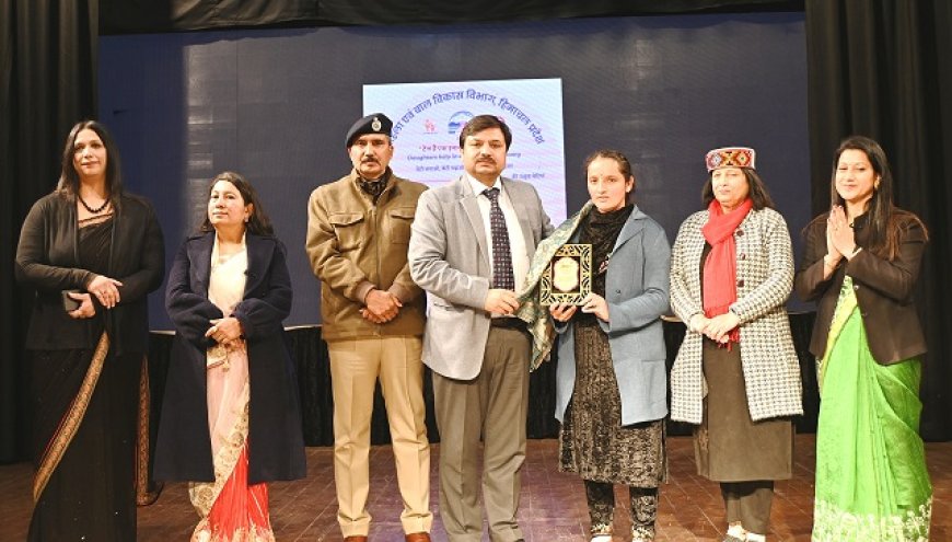 गेयटी थिएटर में अंतरराष्ट्रीय महिला दिवस की धूम, महिलाओं को आगे बढ़ने में हर संभव करें सहायता :अनुपम कश्यप