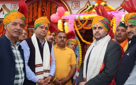 रिवालसर में चार दिवसीय बैसाखी मेला शुरू, बुटेल ने बाबा लोमष ऋषि का रथ खींच कर भव्य जलेब की अगुवाई की