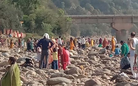 बैसाख संक्रांति के उपलक्ष्य पर मिनी हरिद्वार जवाली में हजारों की तादाद में श्रद्धालुओं ने लगाई आस्था की डुबकी