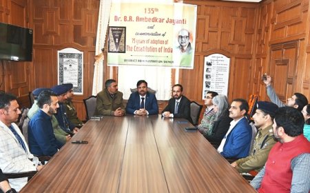 डीसी-एसपी ने डॉ. भीमराव अंबेडकर की जयंती पर पुष्पांजलि की अर्पित