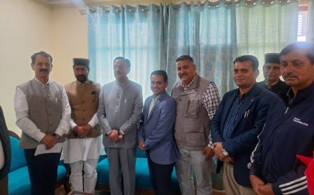 उद्योग मंत्री से मिला सिरमौर कल्याण मंच , डा. परमार कला एवं सांस्कृतिक भवन के निर्माण की प्रगति से करवाया अवगत 