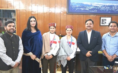 फर्स्ट थाईलैंड किक बाॅक्सिंग वर्ल्ड कप में चिढ़गांव की बेटियों ने सिल्वर व कांस्य पदक किए हासिल