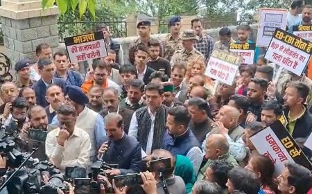 नेशनल हेराल्ड चार्जशीट मामले को लेकर शिमला में ईडी कार्यालय के बाहर गरजी कांग्रेस