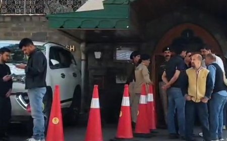 सचिवालय स्थित मुख्य सचिव कार्यालय को बम से उड़ाने की धमकी मिलने के बाद शिमला में सुरक्षा एजेंसियां सतर्क