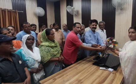 हरिद्वार नगर निगम की मेयर ने रेड़ी पटरी के स्ट्रीट वेंडर्स लघु व्यापारियों को लाइसेंस व परिचय पत्र कराए मुहिया 