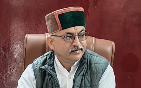 जिनके घर शीशे के होते हैं, वे दूसरों पर नहीं फेंकते” पत्थर : अजय सोलंकी
