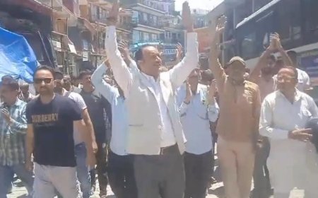 पहलगाम में हिंदुओं की हत्या के खिलाफ संगड़ाह मे निकाली रोष रैली 